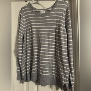 2 Old Navy Tops: Light Grey & Black - Size XL, Excellent/Good Condition